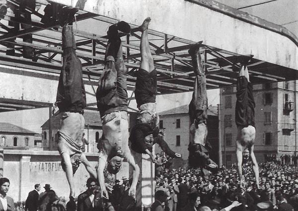 20. İtalyan diktatör Benito Mussolini ve metresi Clara Petacci kurşuna dizilip cesetleri bir benzin istasyonunda ayaklarından asılmış teşhir edilirken, 29 Nisan 1945.