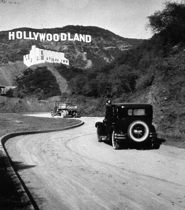 23. Kısa bir zaman önce tamamlanan orijinal 'Hollywood' işareti, 1923.