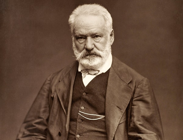 1. Виктор Гюго: сырые яйца и холодный кофе