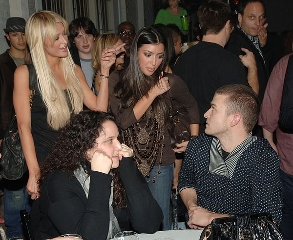 10. Пэрис иногда специально ставила Ким в глупое положение.