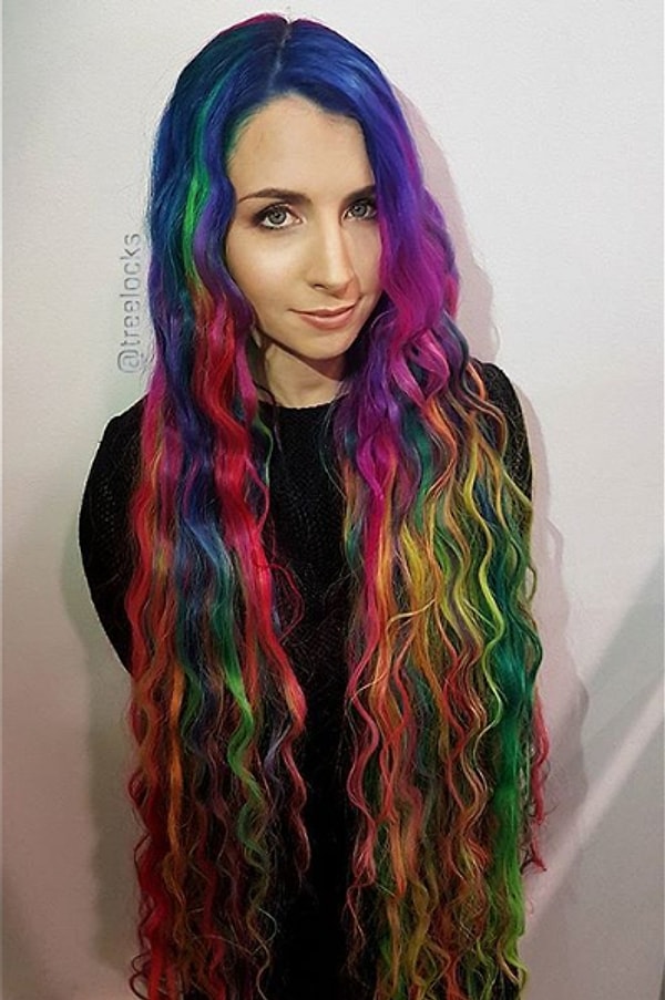 Чтобы волосы выглядели здоровыми, девушка пользуется различными кремами, кокосовыми маслами и даже уксусом!