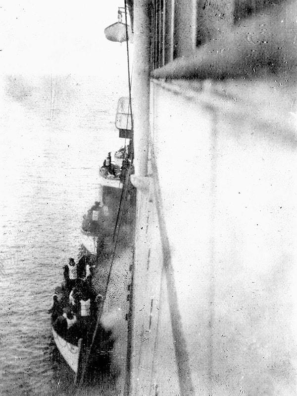 27. The Carpathia isimli gemi tarafından kurtarılan Titanik kazazedeleri | 1912