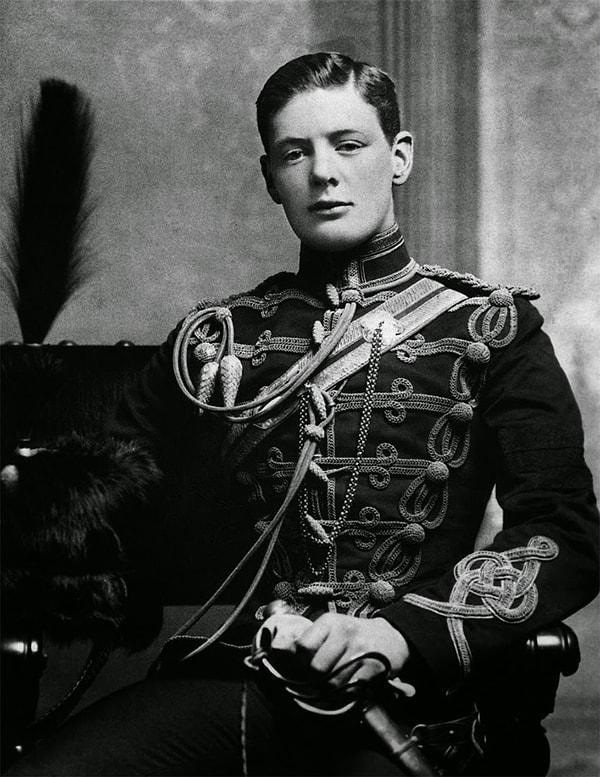 28. Winston Churcill'in nadir bulunan gençlik fotoğraflarından biri | 1895