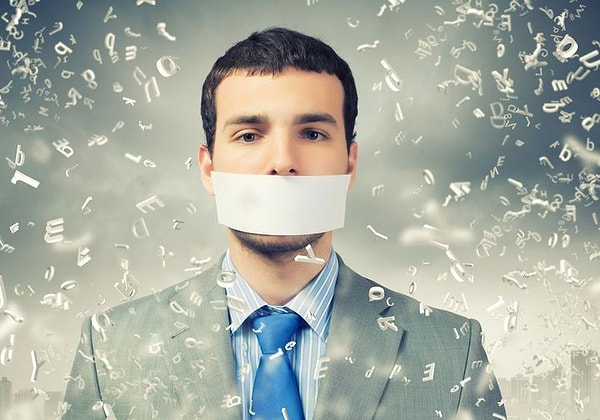 11. "Терпеть не могу, когда парень во время секса молчит и не показывает хорошо ему или нет"