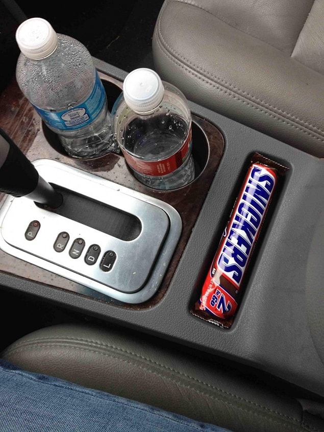 4. Please rate. (1: Some pic with chocolate and water bottle - 4: PICTURE OF PERFECT FIT)
