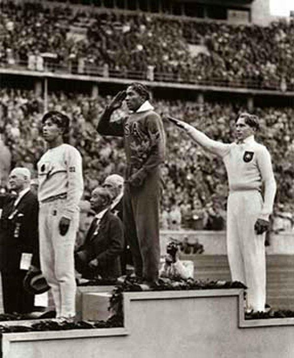 20. Jesse Owens, 1936 Olimpiyatlarında Tarih Yazıyor