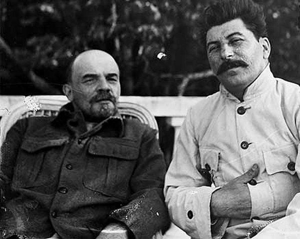 24. Vladimir Lenin ve Joseph Stalin (1922)
