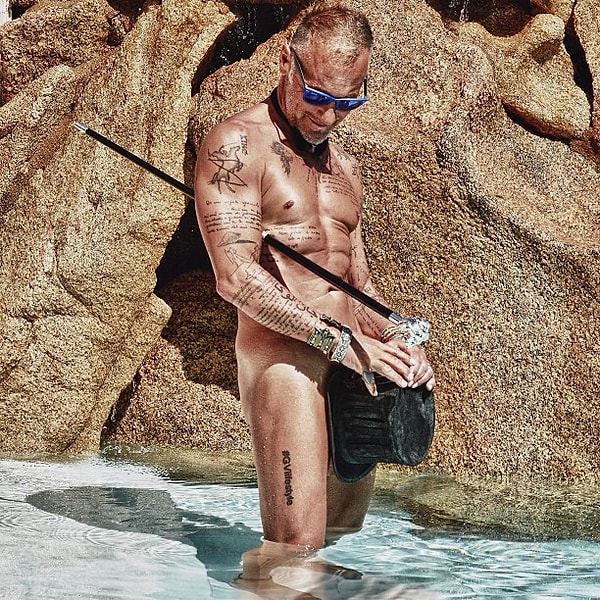 24. Не хочется вас расстраивать, но Джанлука вовсе не пропадает сутками в ночных клубах, а много занимается спортом и уделяет большое внимание своему питанию.