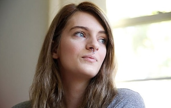 1. 21-летнюю девушку из Лейкленд, Флорида, изнасиловали, когда ей было всего 2 года, и теперь Джесс ведет себя, как маленький ребенок.