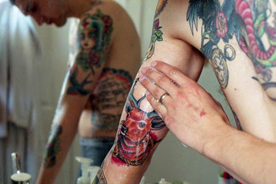 Yeni Dovmenin Uzerine Vazelin Surulmeli Mi Cevap Icin Tikla Tattooloji