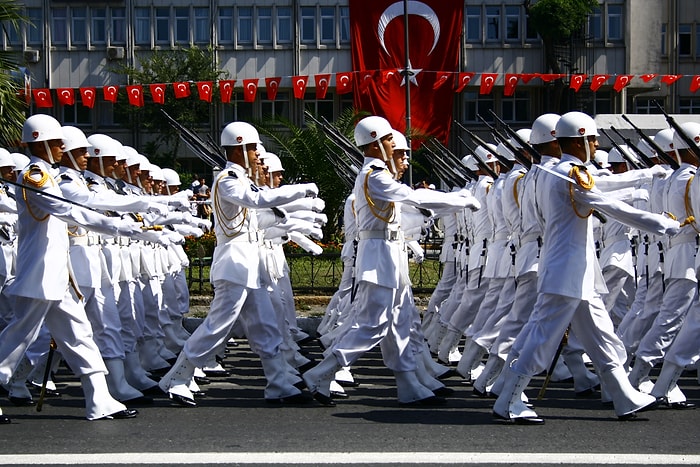 Bakan'dan '30 Ağustos' Düzeltmesi: 'Askeri Araçların Gösteri Yapmayacağını Kastettim'