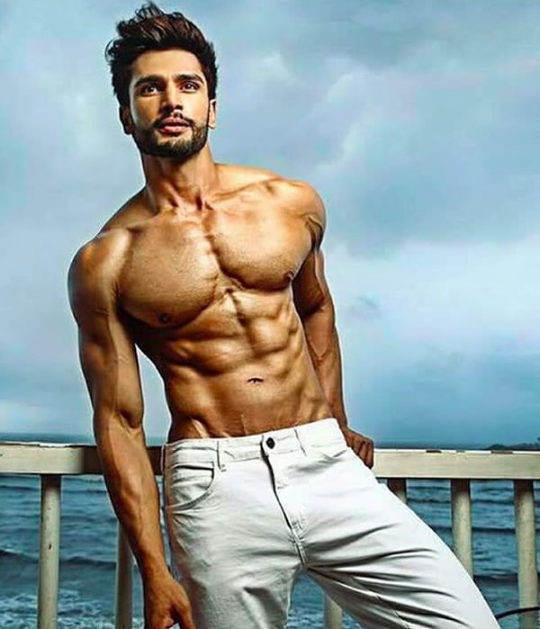 1. Знакомьтесь, это Рохит Кханделвал. Это он занял первое место на "Мистер мира-2016" и теперь является самым желанным мужчиной на планете 😍