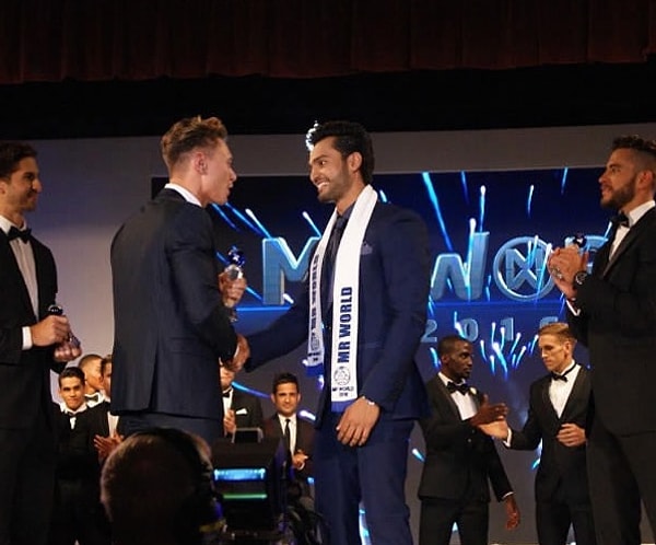 2. Ну, и что же тут такого, скажите вы? Дело в том, что Рохит Кханделвал - первый мужчина-азиат, получивший этот громкий титул 😎