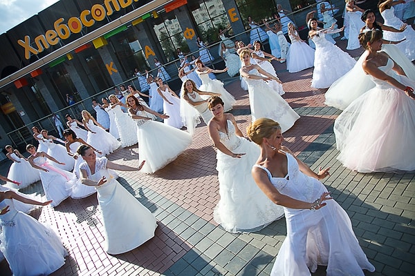 5. Чтобы прийти к такому заключению, команда исследователей проанализировала опросы 2 767 женатых пар, бывших в браке в среднем по 33 года, для большинства из них брак был первым.