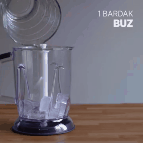 İlk olarak malzemelerimizi blendera koyarak başlıyoruz...