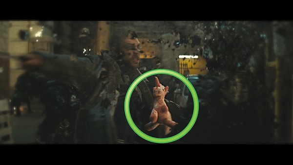 Может, такое платье является отсылкой к Джаю Кортни, появившемуся в фильме с единорогом?😉