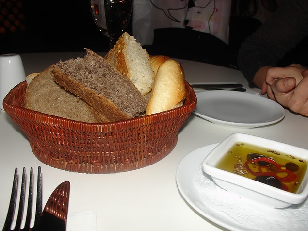 13. Ekmek yemeden doymaz.