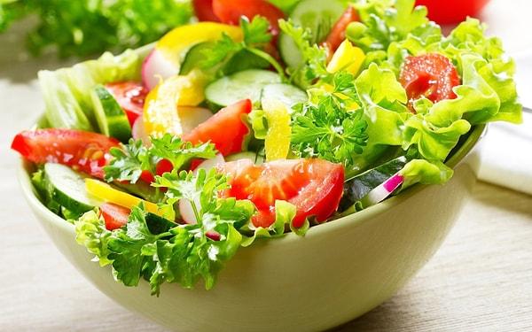 1. Efendim öncelikle salatalar güzeldir. İyi bir tamamlayıcı, hafif ve lezzetli bir sofra unsurudur.