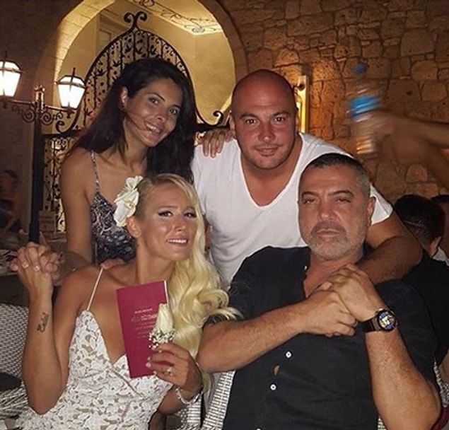 Erdal Acar ve eşine ömür boyu mutluluklar diliyoruz.