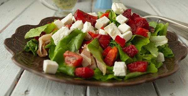 3. Арбузный салат-десерт с клубникой