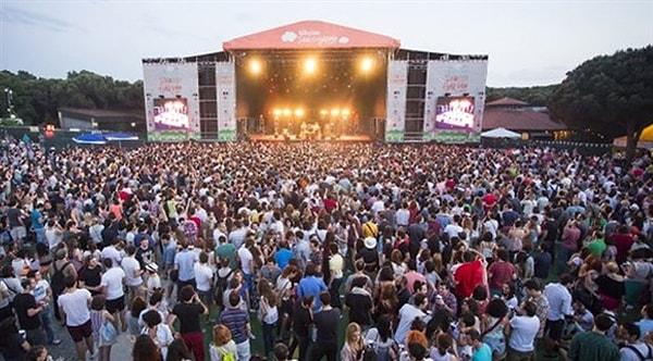 2005'ten bu yana düzenlenen Zeytinli Rock Festivali bu sene de binlerce müzikseveri ağırlayacak. Bu sene 5 güne çıkarılan festivalin tarihleri 24-25-26-27-28 Ağustos