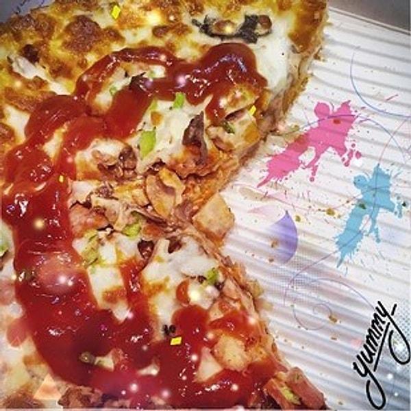 6. Pizza dilimini her ısırışta ketçap tadı almak:
