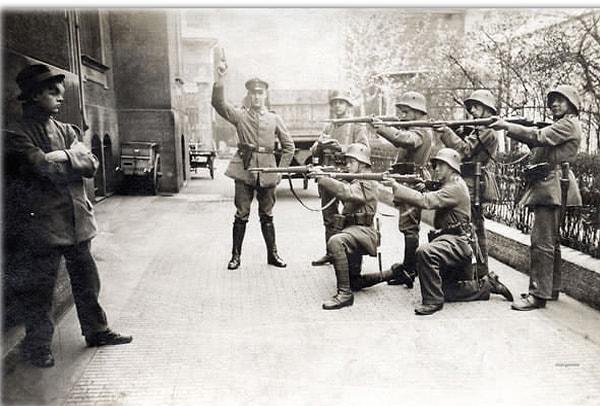 18. 1919 senesinde Münih'te infaz edilen Alman bir komünist.