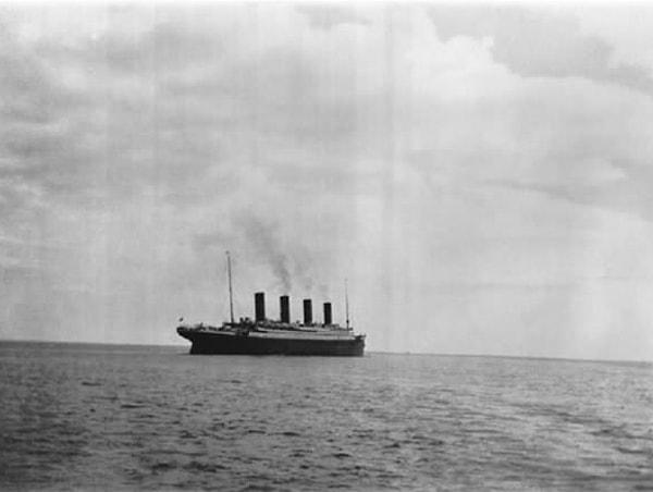 24. Titanik batmadan önce çekilmiş son fotoğrafı.