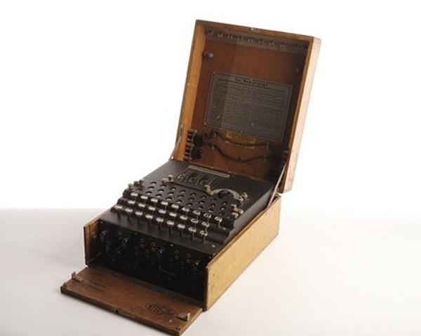 13. Enigmaları çözen makine