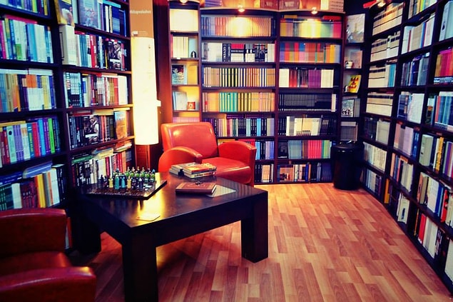 13. 6 köy okuluna 1 kitaplık ve kitaplıkları dolduracak kadar kitap satın almak