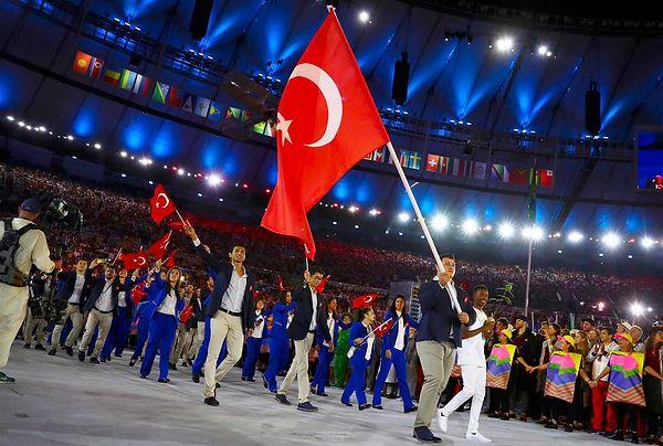 Türkiye'nin bayrağını Rıza Kayaalp taşıdı