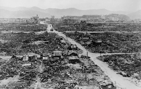 5. Hiroşima'ya atılan bombanın adı "Küçük Çocuk" iken, Nagazaki'ye atılanın adı "Şişman Adam"dı.