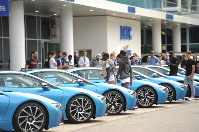 Leicester City Başkanı Oyunculara 400 Bin TL Değerinde BMW i8 Dağıttı