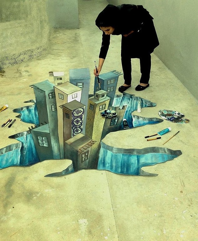 Afganistan çağdaş sanatının en önemli isimlerinden biri kabul edilen Shamsia Hassani, sanat alanında ödüllere sahip.
