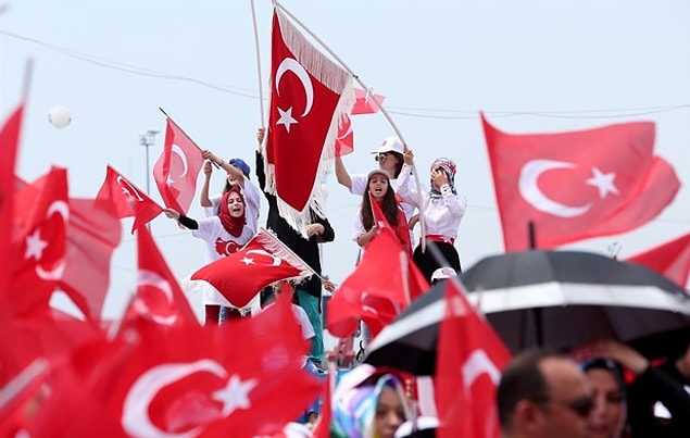İşte tarihi miting için günün erken saatlerinde alanlara gelen o ünlü isimler: