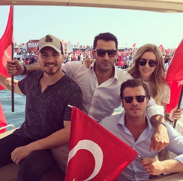 Çağatay Ulusoy, Kıvanç Tatlıtuğ, Kenan İmirzalıoğlu ve eşi Sinem Kobal