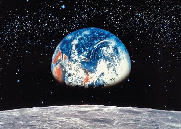 6. Ay ile Dünya arasındaki mesafe kaç km'dir?