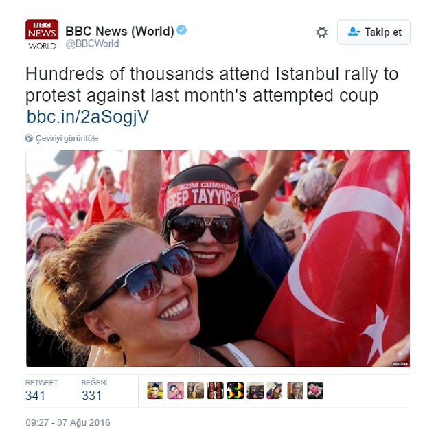 Miting başladığında da tıpkı taban tabana zıt siyasi partilerin liderleri gibi, Türkiye'nin farklı geleneklerden vatandaşları bir araya geldiler; dayanışma içinde!