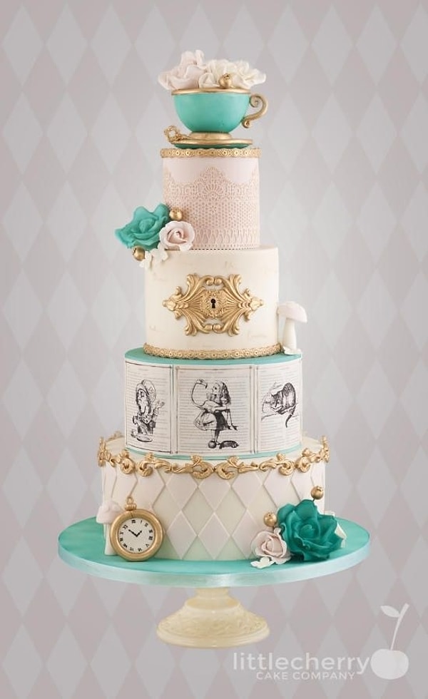 2. А это свадебное чудо напомнит всем о чаепитии в "Алисе в Стране чудес"