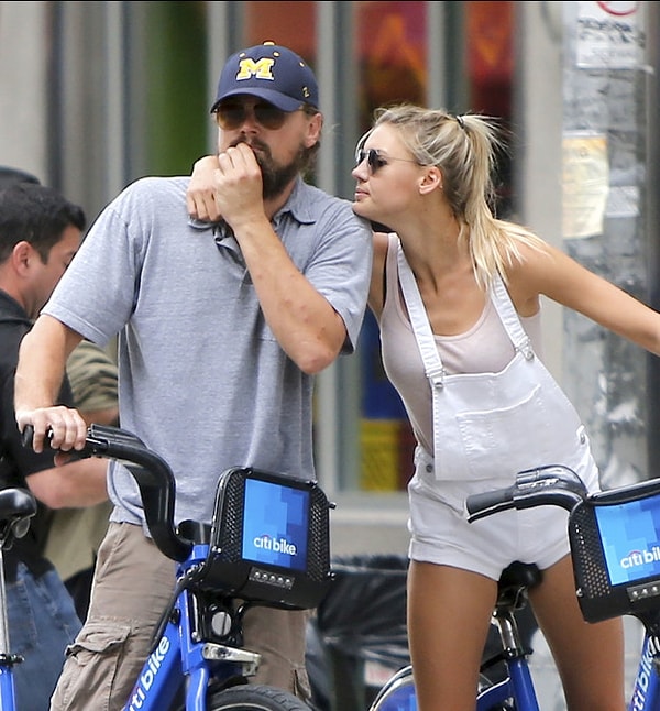 17. А Леонардо ДиКаприо все еще встречается с какой-то 20-летней моделью