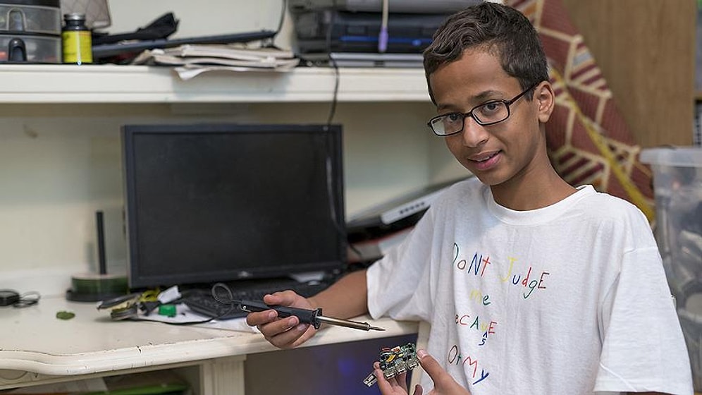 ABD'de İcadı Yüzünden Kelepçelenen Müslüman Öğrenciden Dava