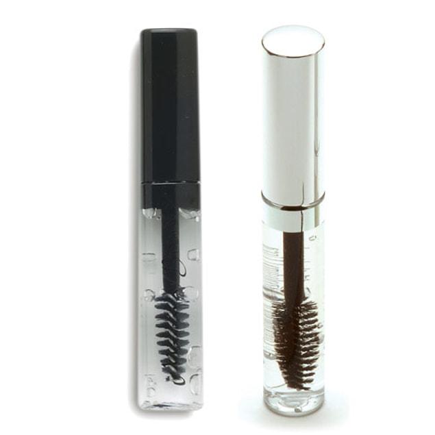 15. The transparent mascaras we put on would make our lashes very stiff, almost turn them into bricks.