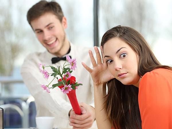 4. Любой идиотский подкат наподобие "Сильно ударилась, когда падала с неба?"