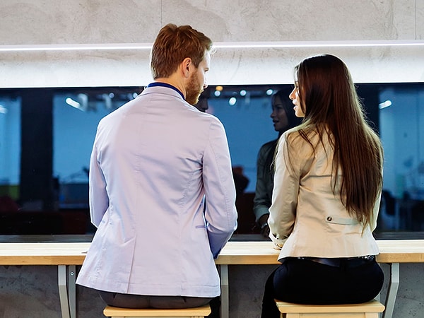 8. "Ты здесь одна?"