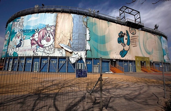 11. А это строение предназначалось для пляжного волейбола на Играх в Пекине 2008 года