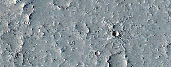8. Mars'ın en volkanik alanı, Tharsis bölgesi.