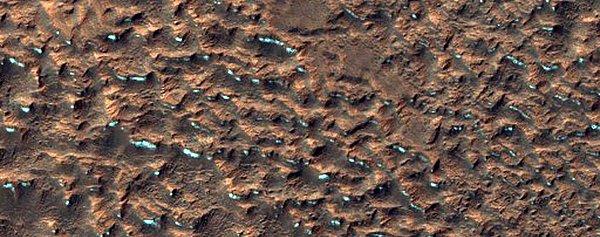 9. Mars ekvatorunun çevresindeki yüzey.