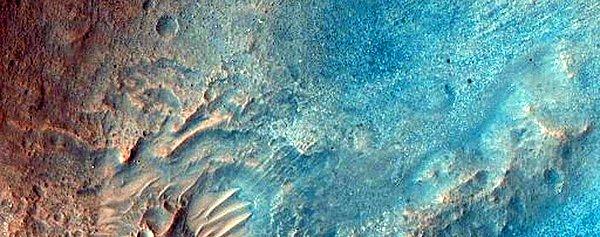 19. Mars iki rengiyle de büyüleyici bir gezegen.