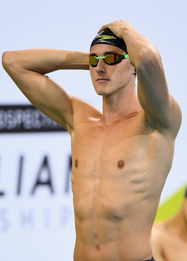 4. К счастью, хоть у кого-то хватило ума, и в 2010 FINA сделала шаг к тому, чтобы отменить костюмы. Новые правила гласили, что мужские плавательные костюмы должны были закрывать тело от талии до колен.