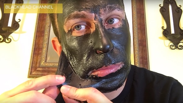 7. Как вам этот мужчинка, захотевший нанести 100 слоев маски-пилинга, чтобы избавиться от угрей и заработать просмотры